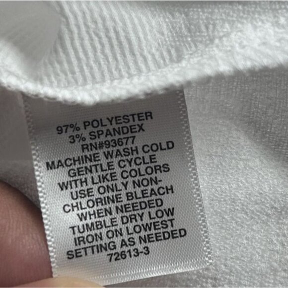 Liz Claiborne White Sleeveless Textured Blouse With Button Detail Size Small NWT - Picture 6 of 6